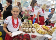 Powiększ zdjęcie Stoisko z jedzeniem.