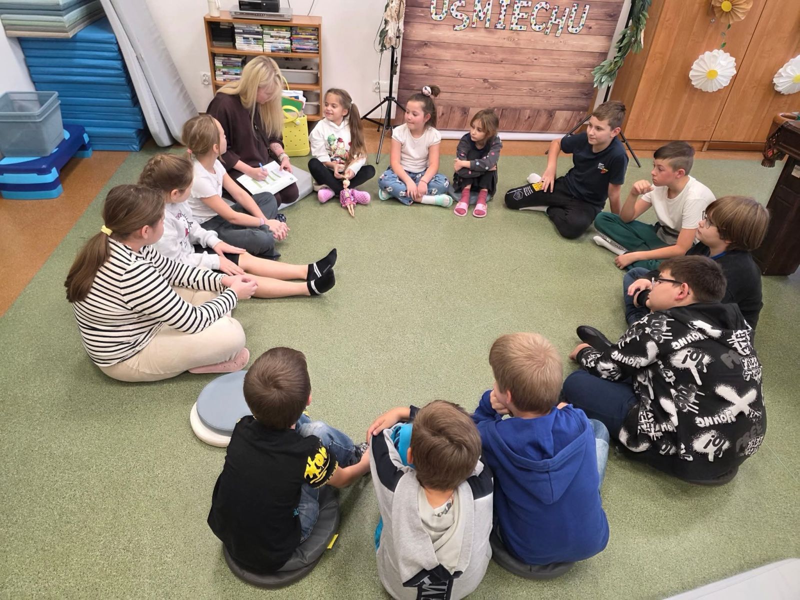 Zdjęcie: Zajęcia z psychologiem w ramach projektu „Poza Ekranem – Wsparcie dla Młodych w Świecie Realnym i Cyfrowym”