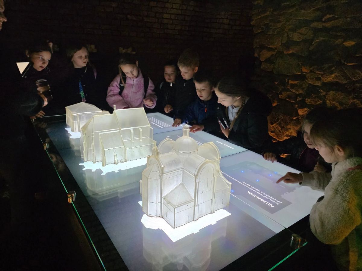 Zdjęcie: Niezapomniana przygoda z projektem „Poza Ekranem – Wsparcie dla Młodych w Świecie Realnym i Cyfrowym”